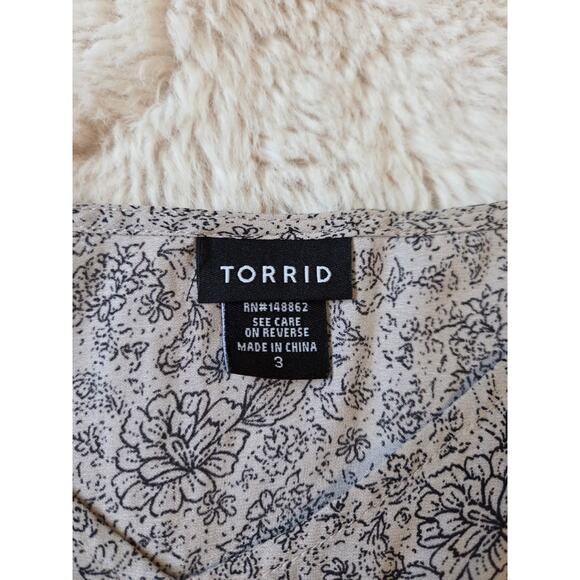 TORRID Size 3 FLoral Cold Shoulder lightweight blouse top - Picture 5 of 6